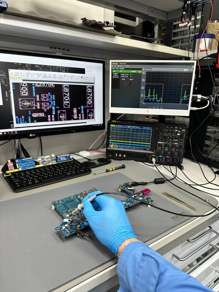 Mainboard Reparatur mit Oszilloskop in Frankfurt am Main