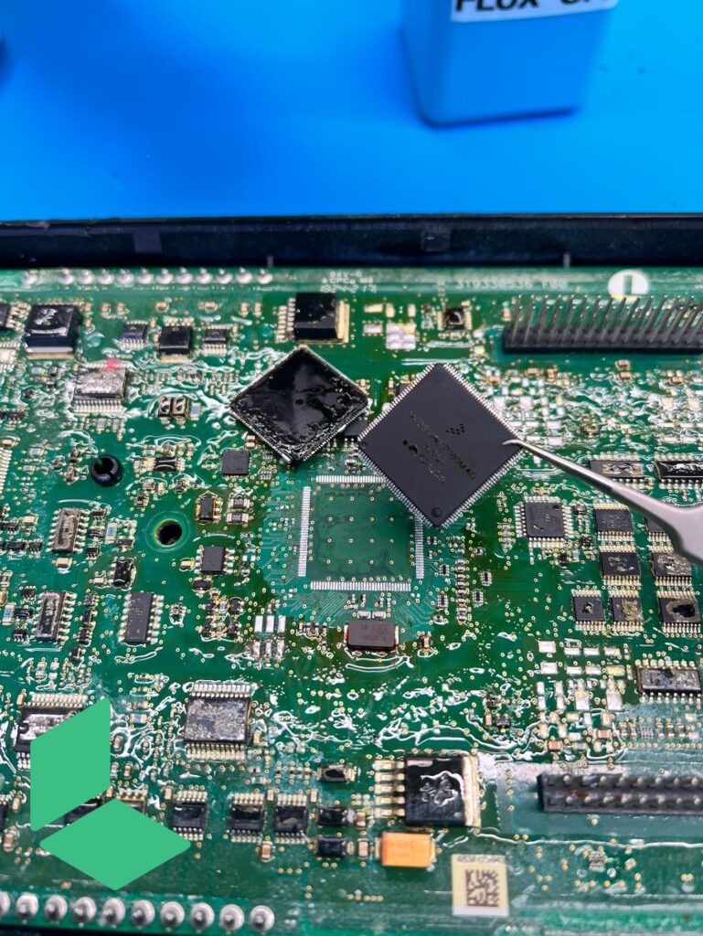 Defekter Embedded Controller auf dem Mainboard eines Getac X500 Server