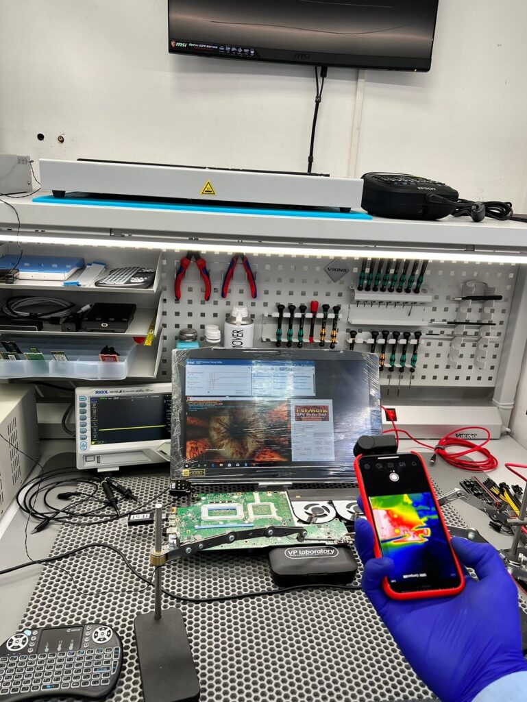 Wärmebildkamera bei der Fehleranalyse eines Getac X500 Server